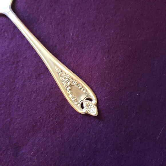 International Silver Old Colony Silverplate 1911 Dinner Fork Back Design Pierced - Picture 2 of 5